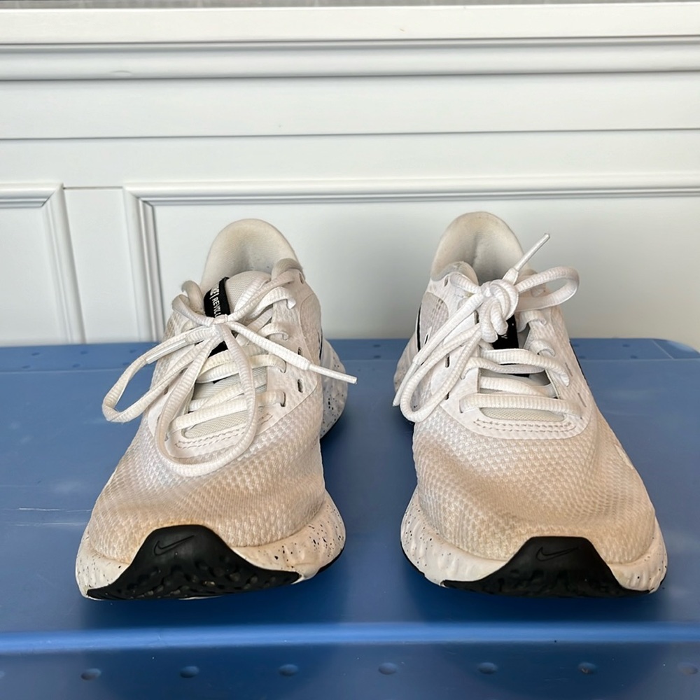 Nike revolution tennis shoes